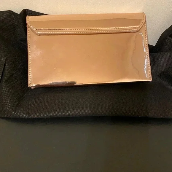 Steve Madden Elegant Rose Gold Faux Leather Envelope Snap Closure Ladies Purse - Picture 2 of 7